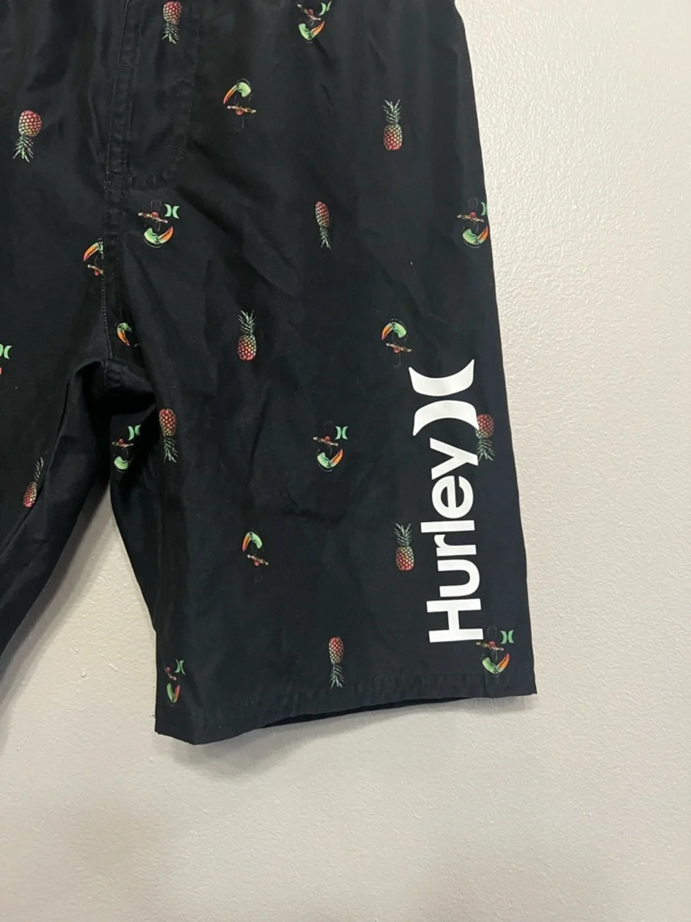 Hurley‎ Black Board Shorts with Pineapple Toucan Tropical Beach Accent Boys Med